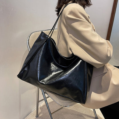 Vintage Shoulder Bag: Effortless Elegance with Modern Versatility