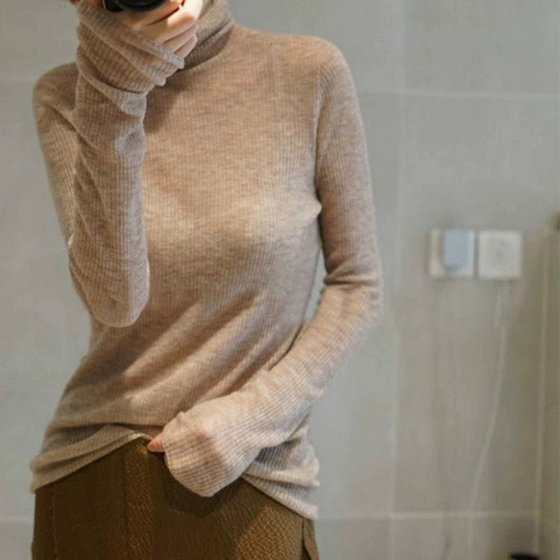Embrace Cozy Elegance with Our New Cashmere Turtleneck Sweater