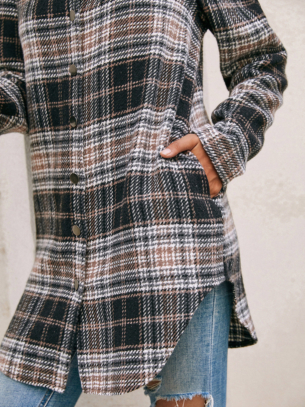 Elevate Your Casual Look with the Women's Loose Casual Plush Plaid Shirt Jacket
