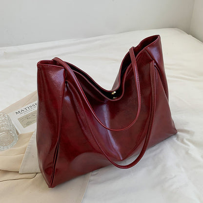 Vintage Shoulder Bag: Effortless Elegance with Modern Versatility